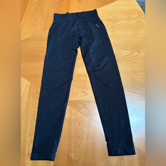 GYMSHARK high waisted black leggings. - Picture 2 of 6